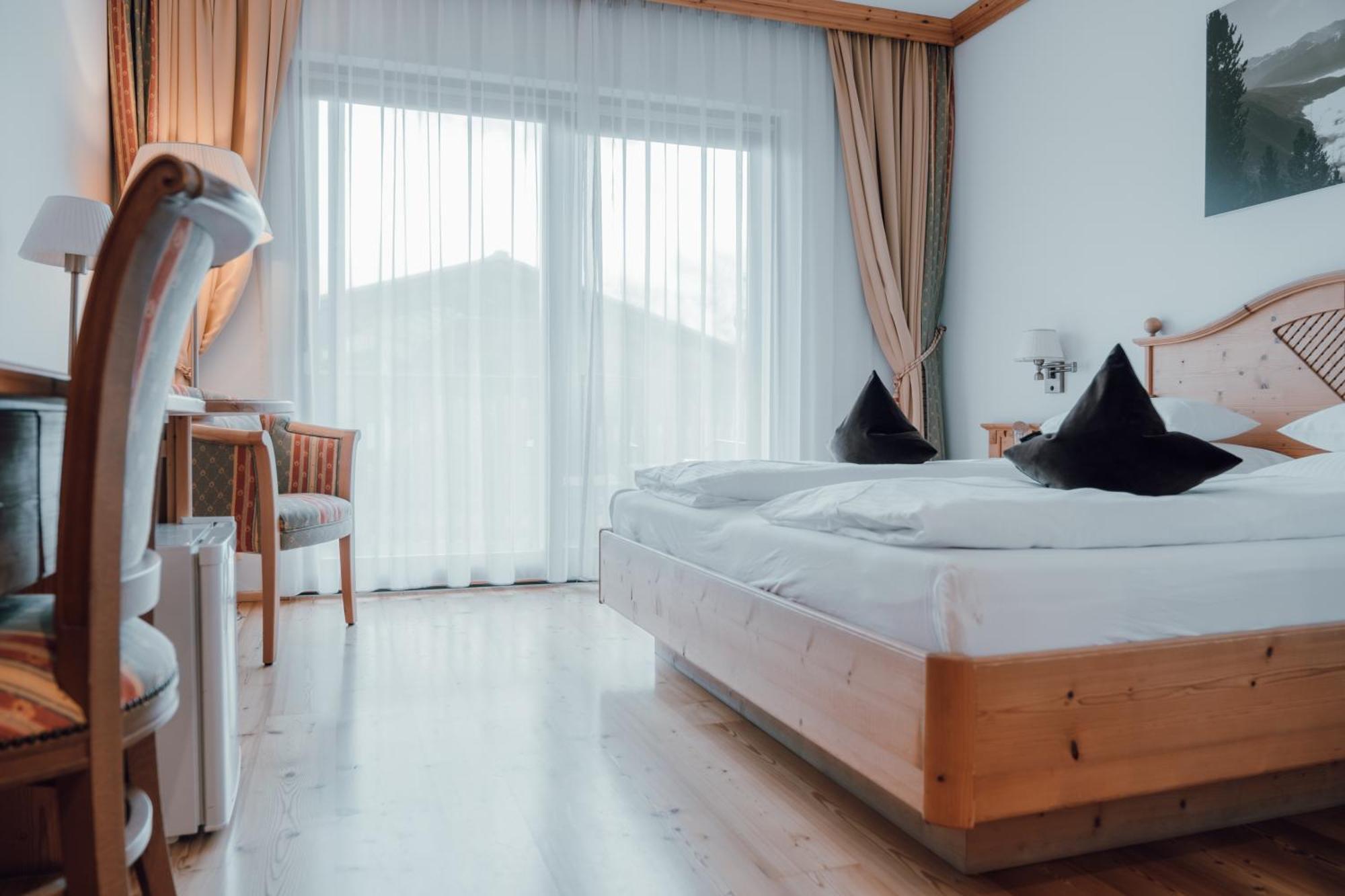 Residence Hotel Alpinum Campo Tures Buitenkant foto
